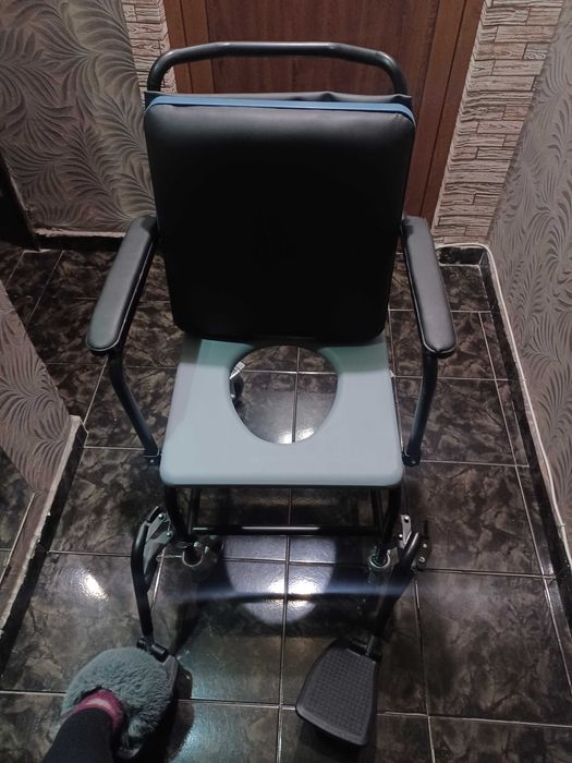 Комбиниран инвалиден тоалетен / стол за баня