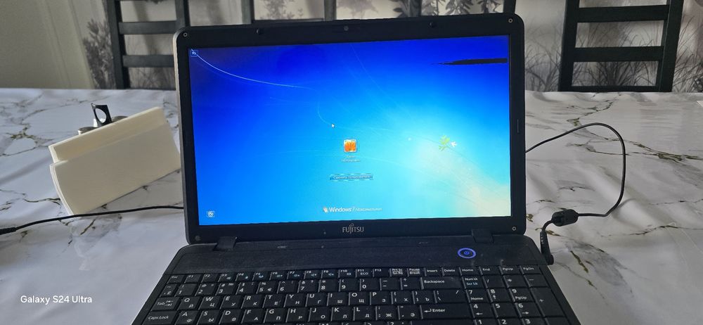 Fujitsu ноутбук в рабочем состоянии