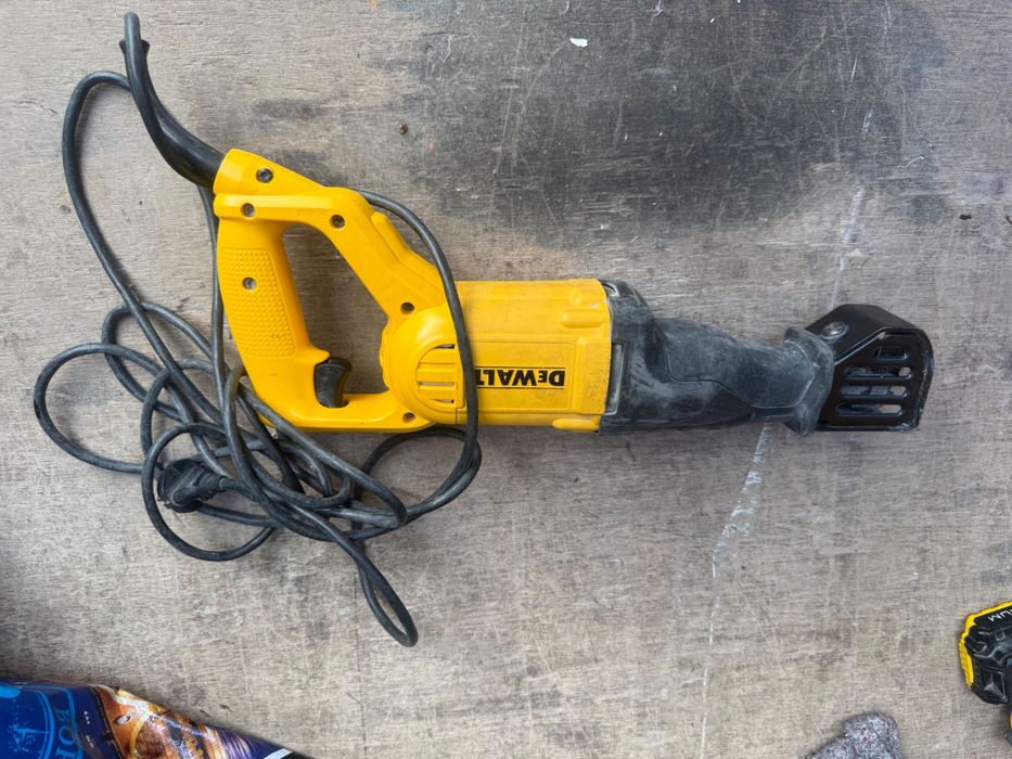 DeWalt DW304PK-QS Саблен трион 1050W