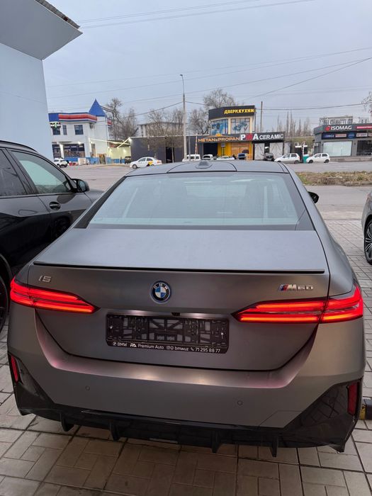 Продам новую BMW i5 M60 ! С официальной гарантией 8 лет+подарок
