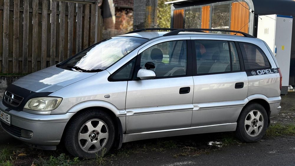 Vând Opel Zafira