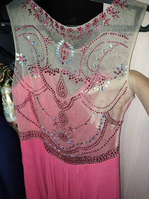 Платье кораллового цвета