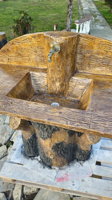 Градински чешми от щампован бетон имитиращи дърво