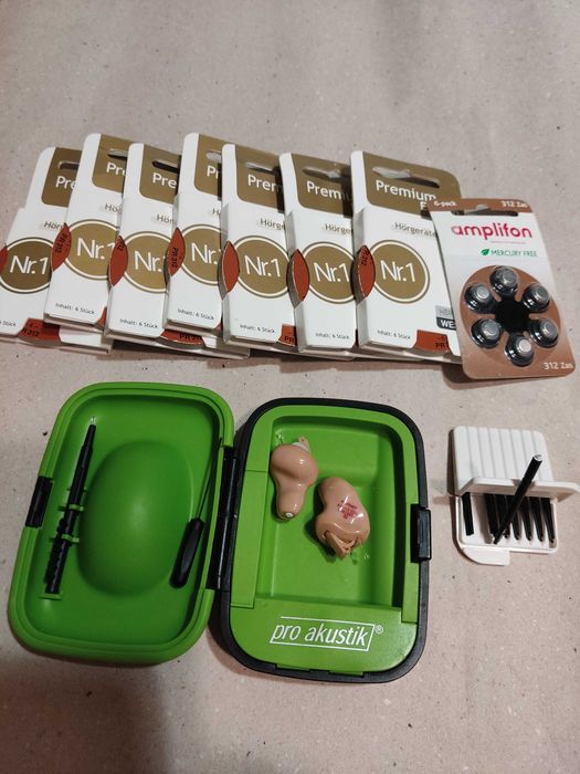 2бр. Phonak вътреушни слухови апарата от Pro Akustik с 50бр.батерии