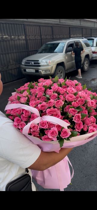 Красивый букет из кустовых роз