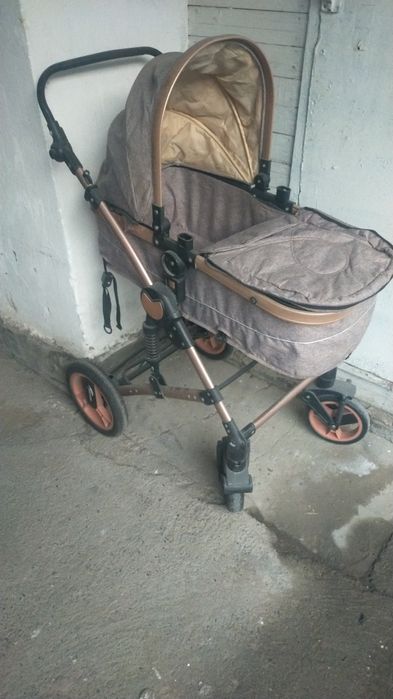 Коляска в хорошем состояний