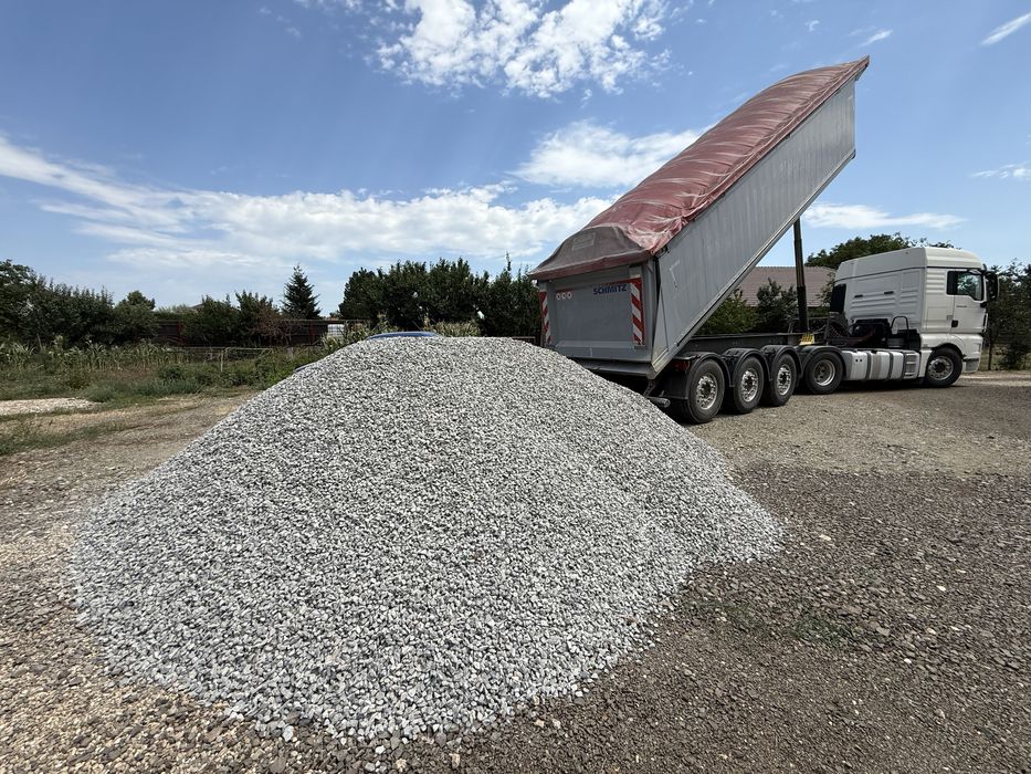 Livrez la comanda clientului nisip sort balast piatra concasata cribluri si alte materiale folosite la contructii
