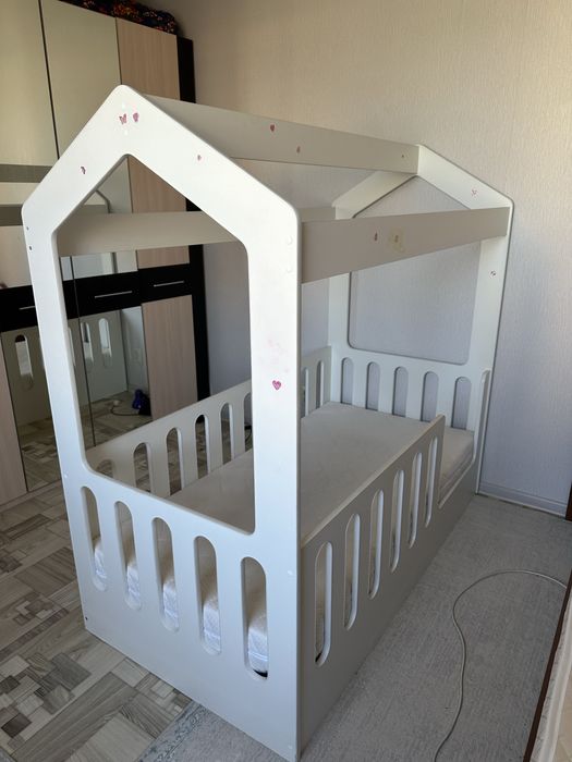 Продам  кровать  детскую !