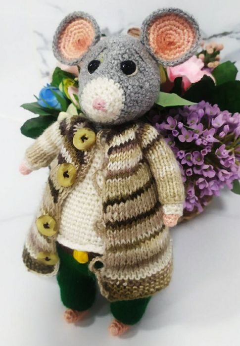 Вязаные мышата ручной работы.