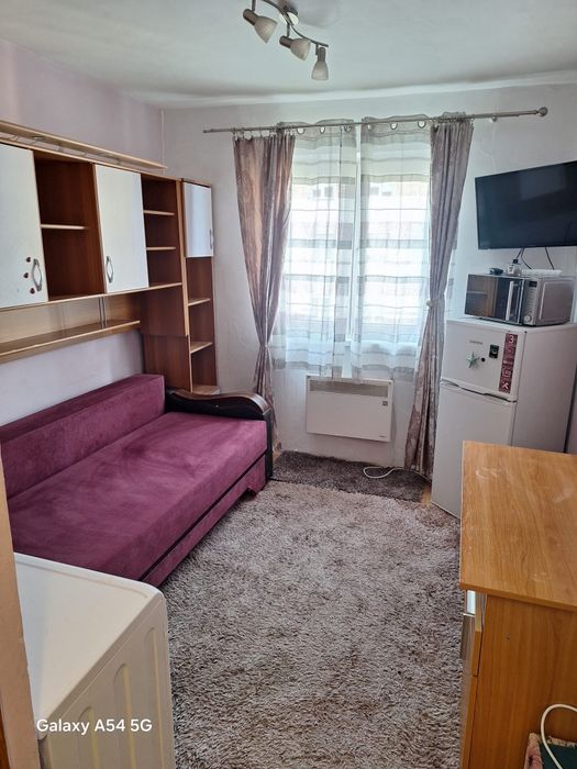 Închiriez sau ofer cazare  garsoniera str. STEFAN CEL MARE