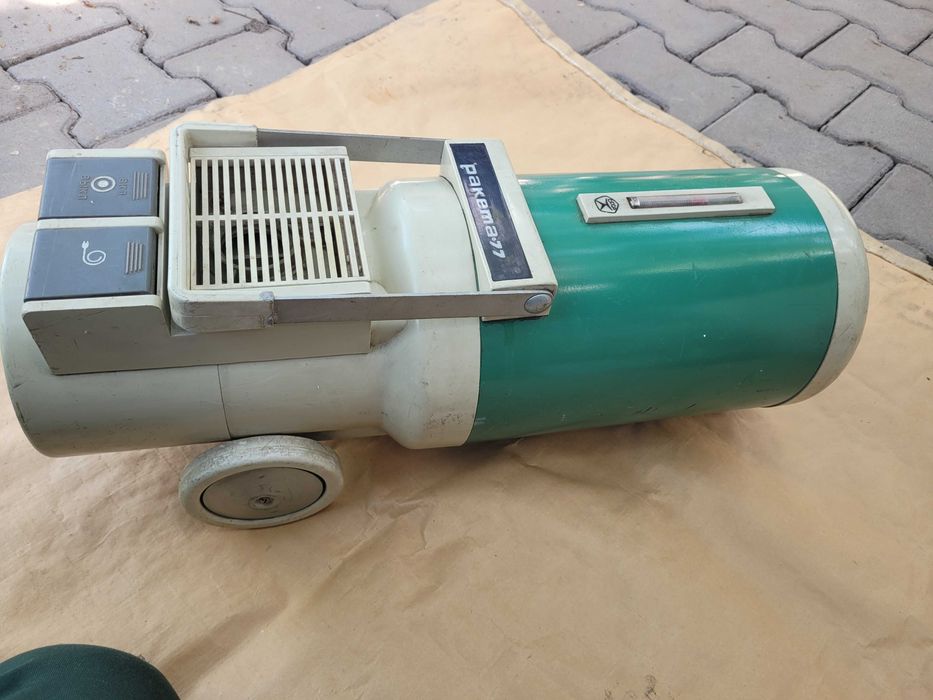 Продам пылесос "Ракета 77" 600вт, с насадками.