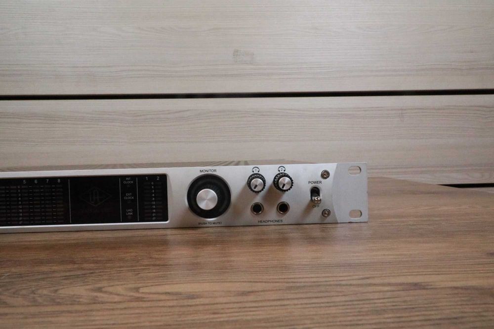 UAD Apollo Firewire with Real-Time UAD Processing