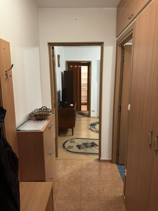 Inchiriez apartament 3 camere
