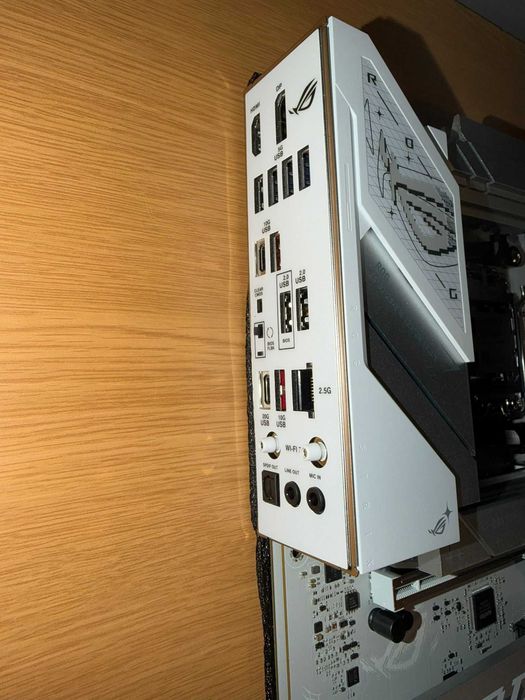 Placa de baza ASUS ROG STRIX B850-A GAMING WIFI+Ryzen 7 9800x3d+32gb