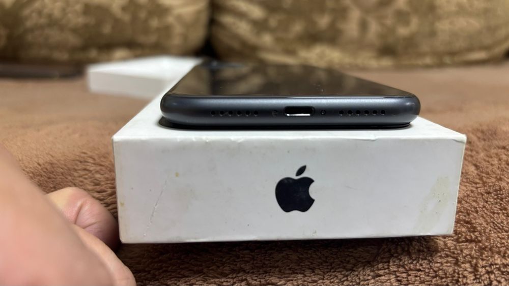 Продам телефон Айфон 11