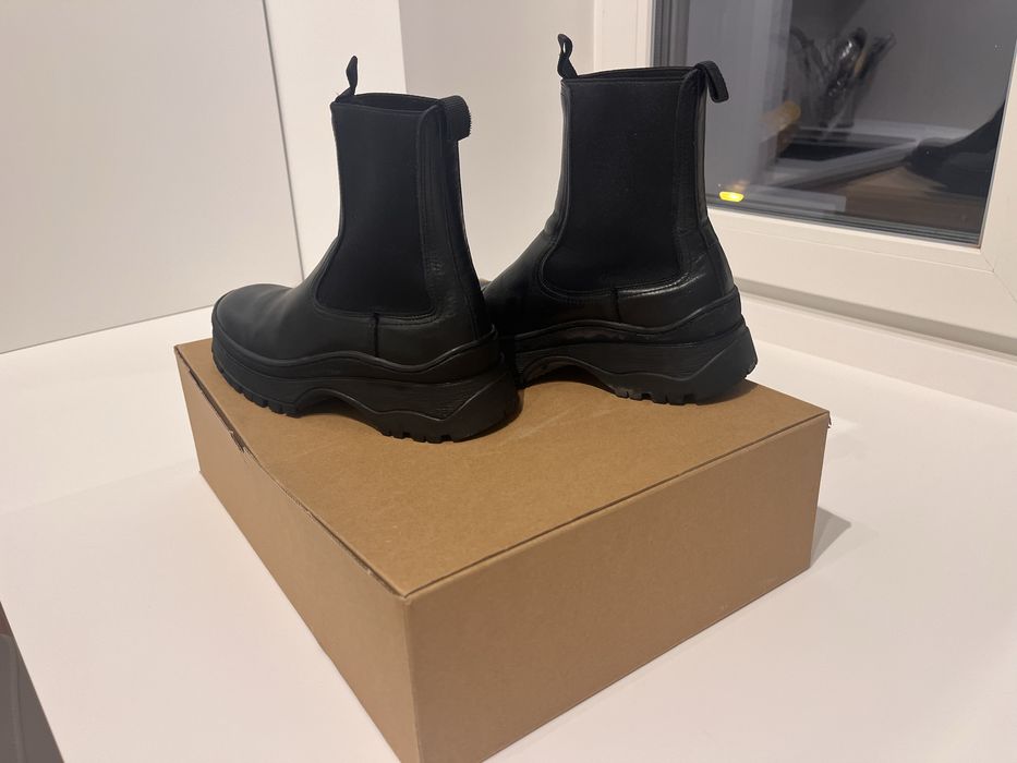 Ghete ARKET din piele naturală cu talpă chunky – Negru