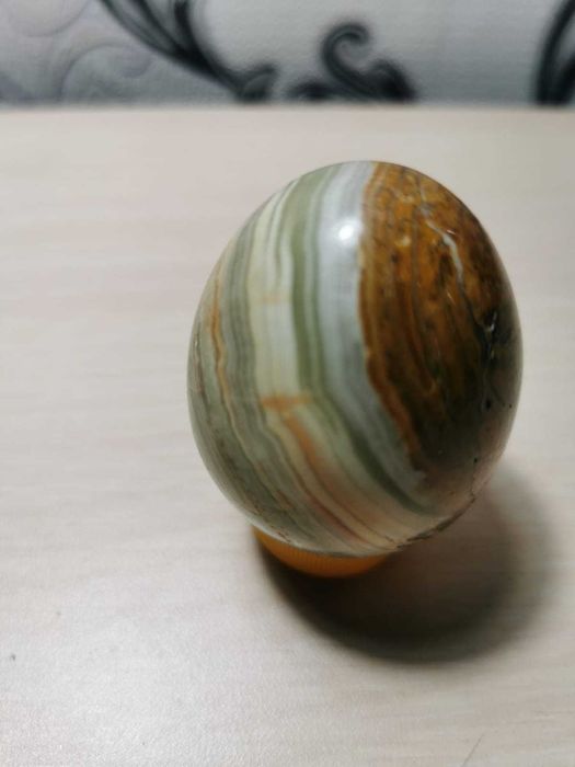 Яйцо из камня оникс 7см.