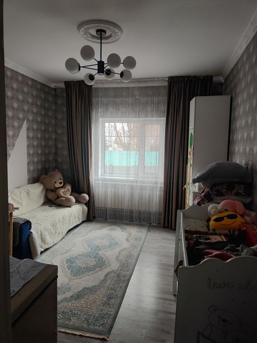 Продам два дома один двор.