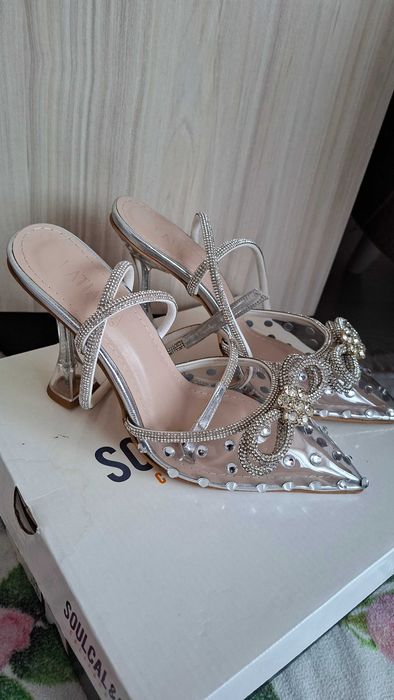 Елегантни дамски обувки