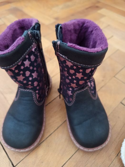 Ботушки цена за двата чифта- гумени(20 номер) лилави (21номер)