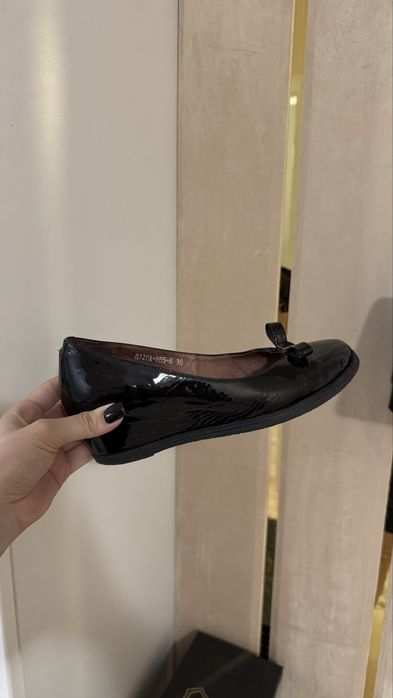 Женские черные туфли