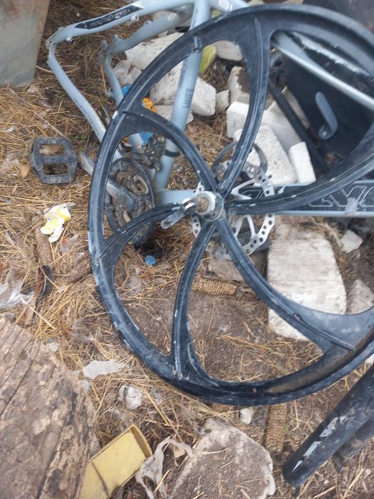 Cadru bicicleta + jante cu spițe groase