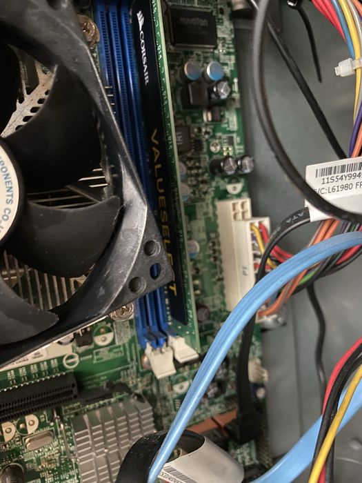 Настолен Компютър I3 / 8 GB RAM