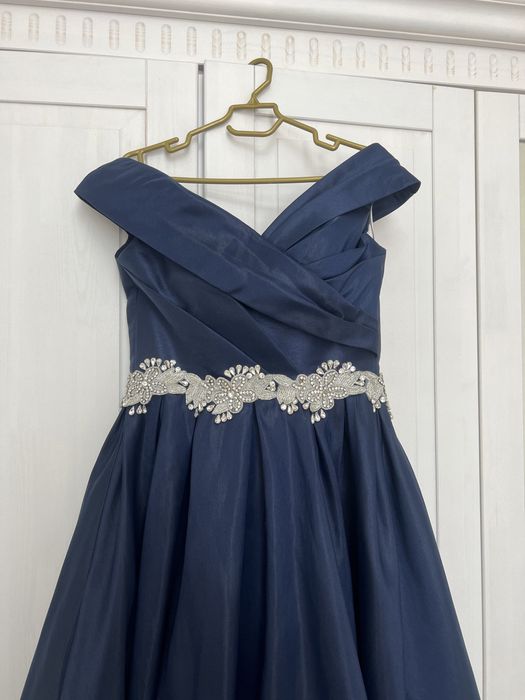 Вечерние платья