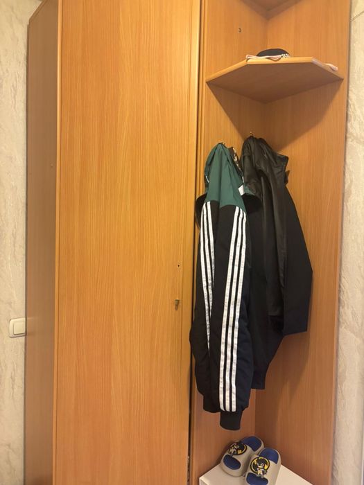 Продам прихожую  зеркало с тумбой