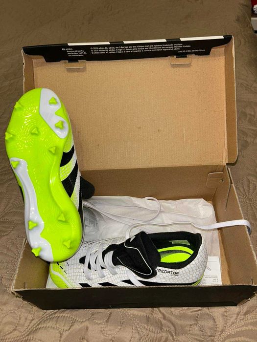 Детски футболни обувки