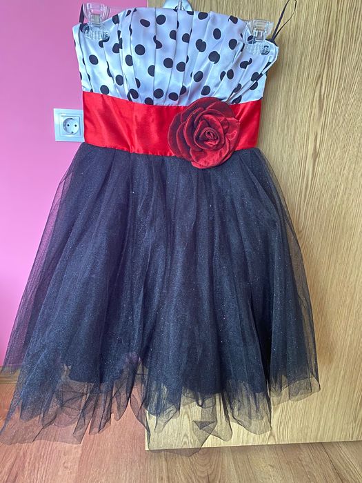 Къса официална рокля