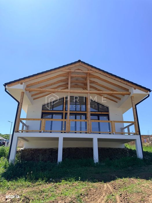 Vilă chalet modern cu perete panoramic de sticlă - Livezeni, Mureș