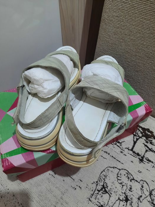 Босоножки кожаные