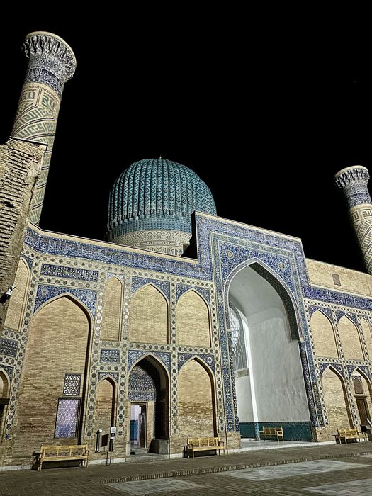 Гид экскурсавод по Самарканду и Шахрисабзу на своем авто.