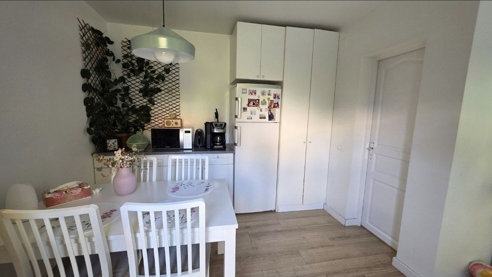 Casă Viile Noi, 330m2 teren,50 m2 construiți,2 locuri parcare proprie,grădină amenajată,centrală pe gaz,aer condiționat.