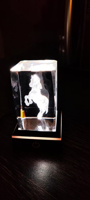 3D кристална нощна лампа  с гравирана фигурка