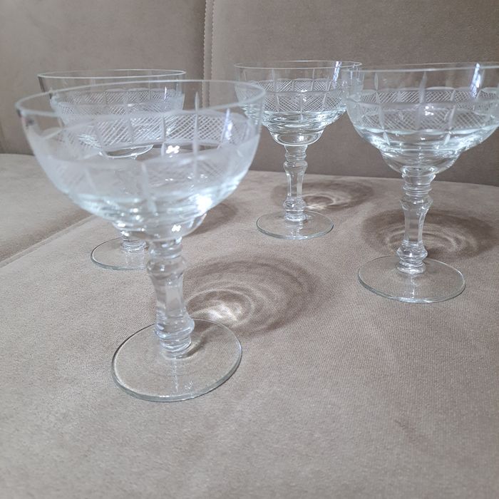 Set 4 pahare din cristal – elegante și rafinate