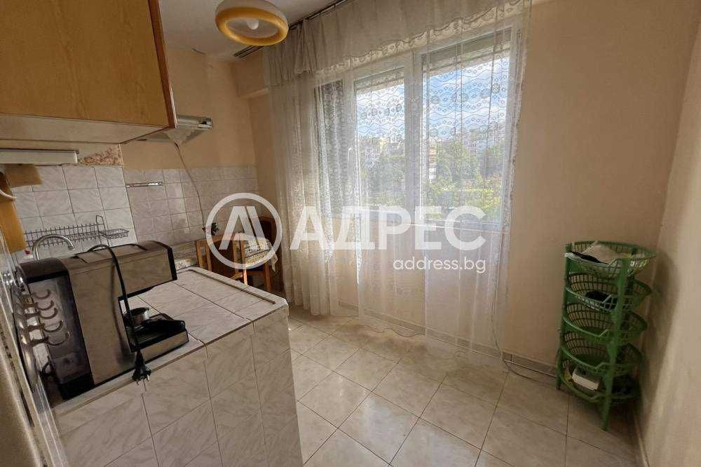 Продава се Двустаен апартамент в Разград, Център - 62 кв.м за 1284 €/кв.м - Снимка #4