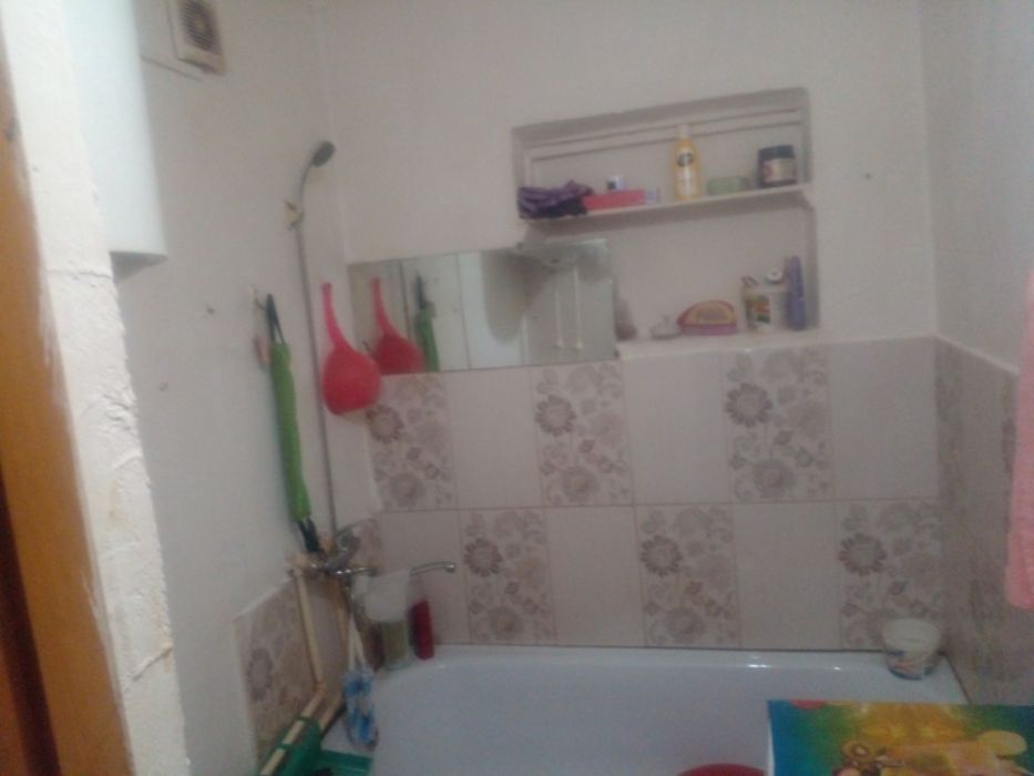 Продам двух комнатный квартиру