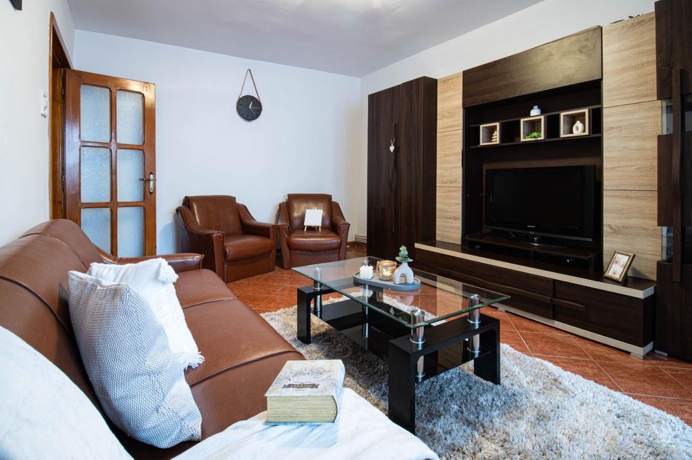 Vand apartament 2 camere (cuza voda3)