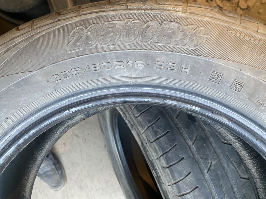 Шины на 16 205/60. 2 штуки