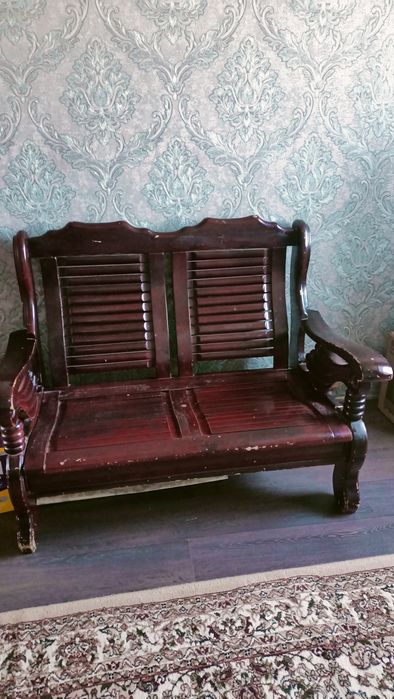 Деревянный кресло, шифоньеры