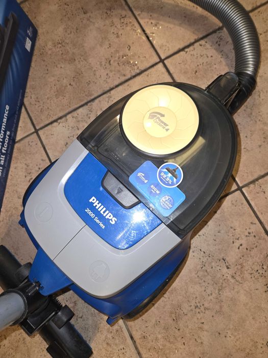 Прахосмукачка Phillips 2000series