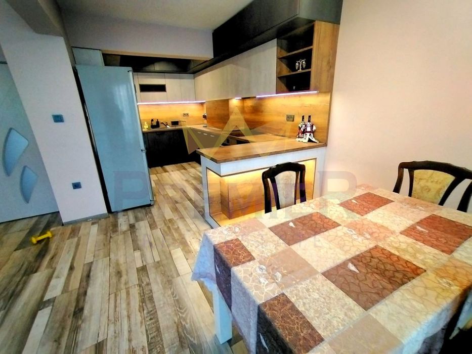 Дава се под наем Четиристаен апартамент в Варна, Гръцка махала - 130 кв.м за 1020 € - Снимка #3