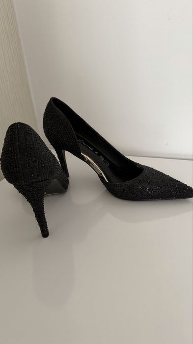 Pantofi stileto negri cu pietre