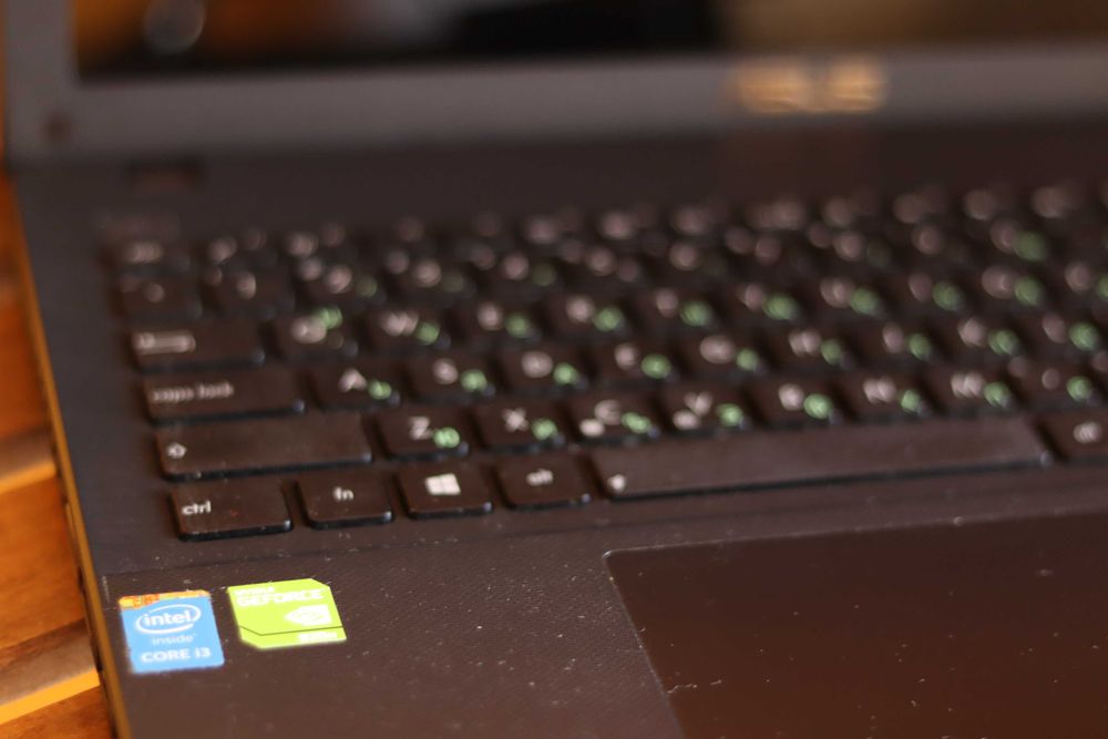 Лаптоп Asus X552L с лицензирана Windows 10 Pro ОС