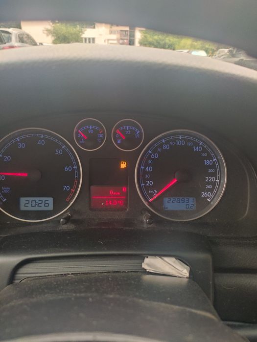 Продавам Пасат5,5 1800куб Т.