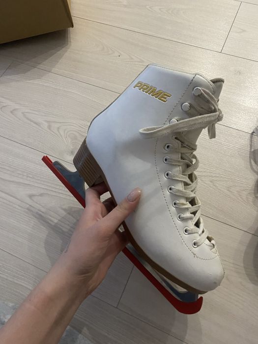 коньки фигурные 40-41 размер