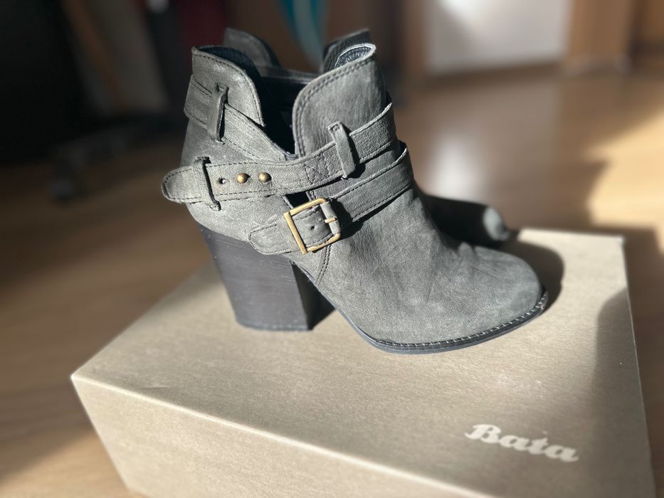 Дамски обувки - естествена кожа Bata