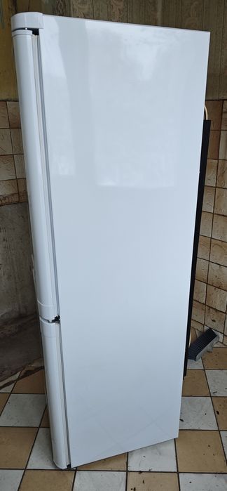 Хладилник с фризер Indesit NCAA 55 228л.